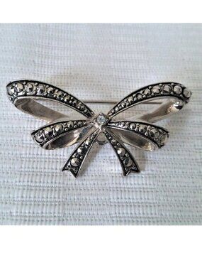 VTG Brooch Rhinestone Bow Ribbon Vintage Silver MCM Glam Stylish Trendy Unique